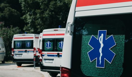 双湖救护车转运病人过路高速收费吗？